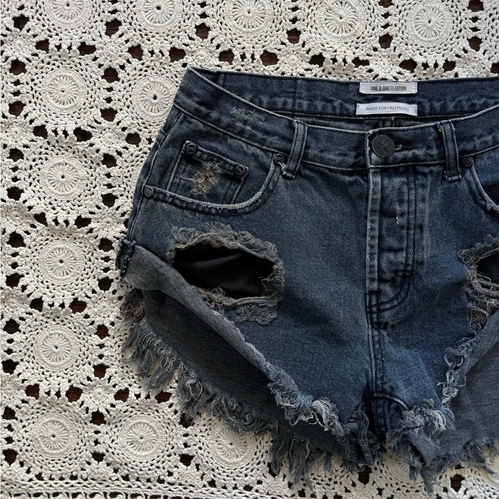 One Teaspoon x Free People Denim Shorts Faded Black Cuff Hem Size 28
